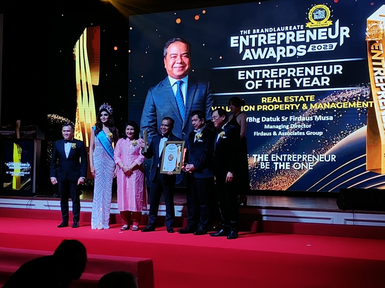 YBhg Datuk Sr Firdaus bags two awards at the Brandlaureate Awards